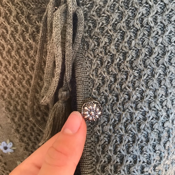 KNIT FLOWER CARDIGAN - Picture 9 of 9